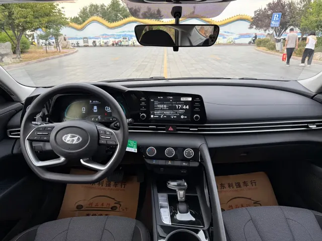 Hyundai Elantra — Фото автомобиля 9