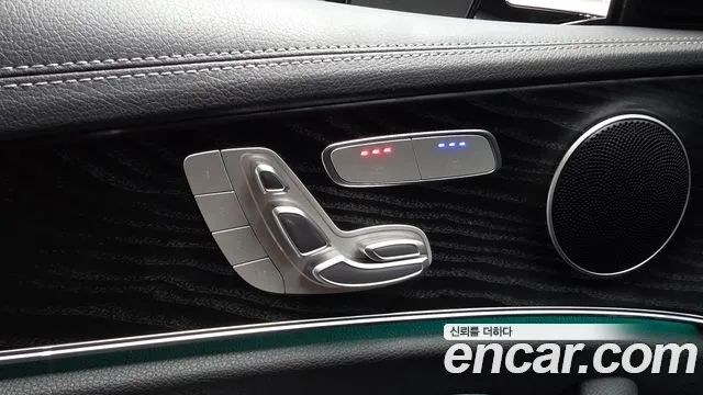 Mercedes-Benz E-Class — Фото автомобиля 24