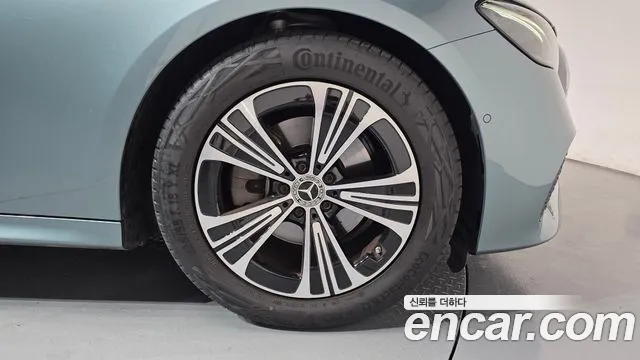 Mercedes-Benz E-Class — Фото автомобиля 5