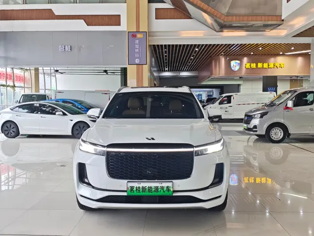 Li Auto ONE — Фото автомобиля 2