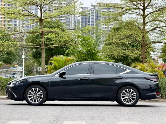 Lexus ES — Фото автомобиля 5