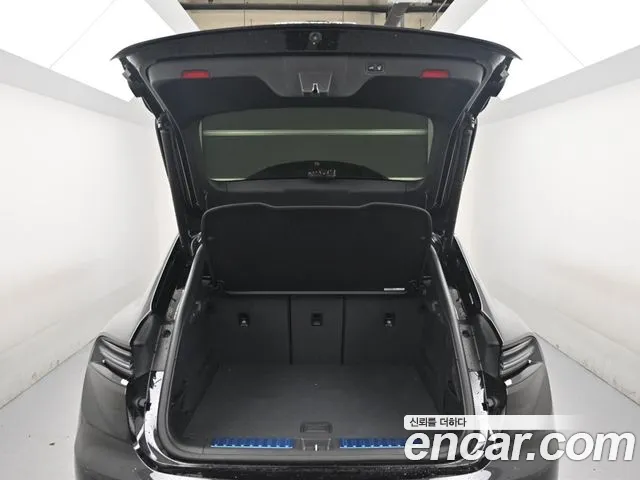 Porsche Macan Electric — Фото автомобиля 20