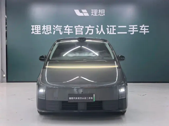 Li Auto MEGA — Фото автомобиля 3