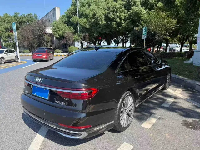 Audi A8 — Фото автомобиля 13