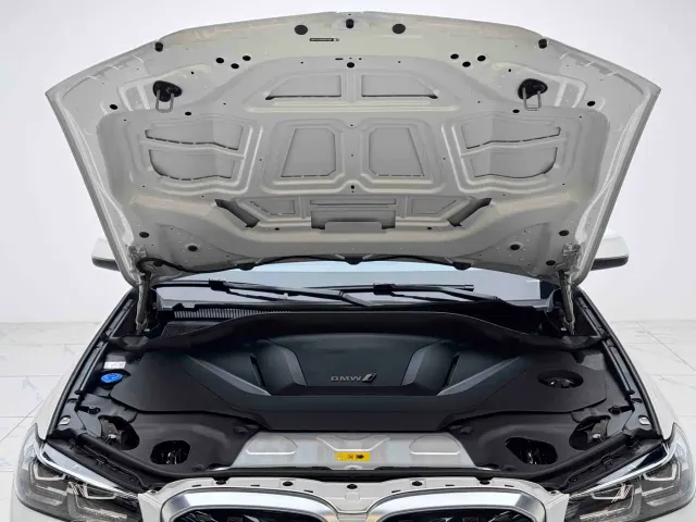 BMW iX3 — Фото автомобиля 5