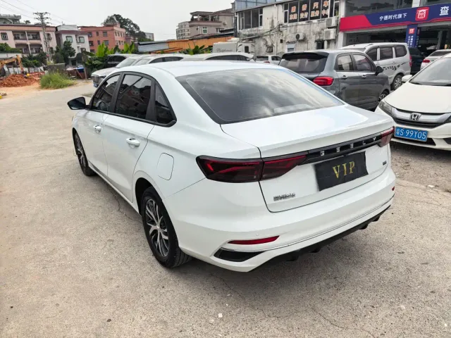 Geely Emgrand — Фото автомобиля 11