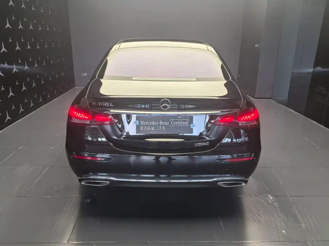 Mercedes-Benz E-Class — Фото автомобиля 14