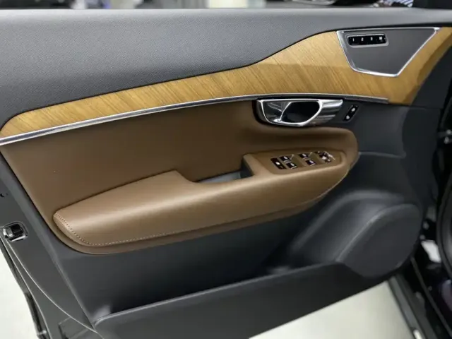 Volvo XC90 — Фото автомобиля 17