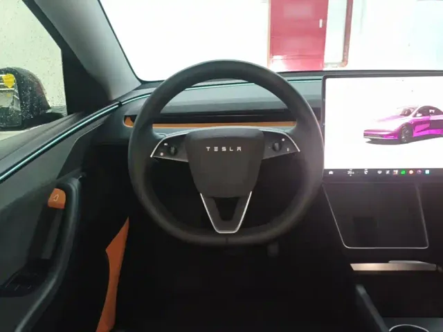 Tesla Model Y — Фото автомобиля 10