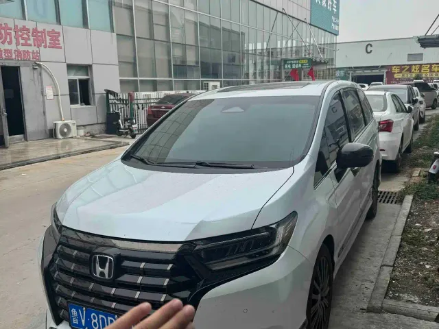 Фотография автомобиля — Honda Elysion