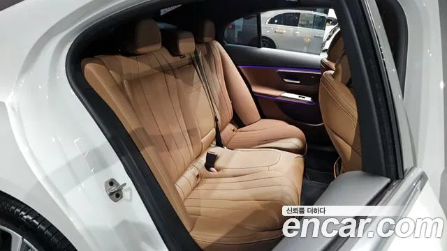 Mercedes-Benz E-Class — Фото автомобиля 11