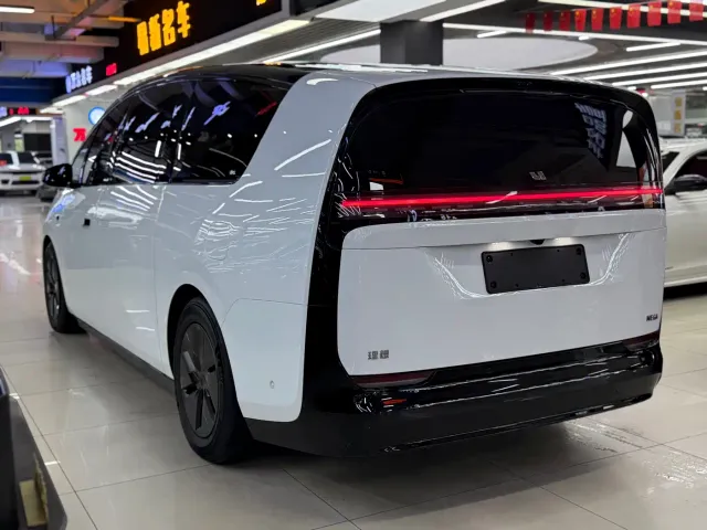 Li Auto MEGA — Фото автомобиля 4