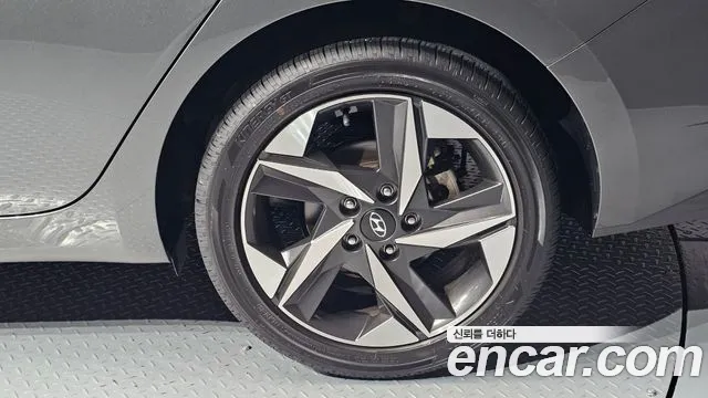 Hyundai AVANTE Avante (CN7) — Фото автомобиля 21
