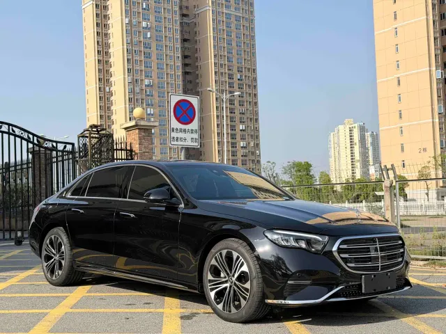 Mercedes-Benz E-Class — Фото автомобиля 3
