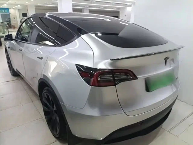 Tesla Model Y — Фото автомобиля 4