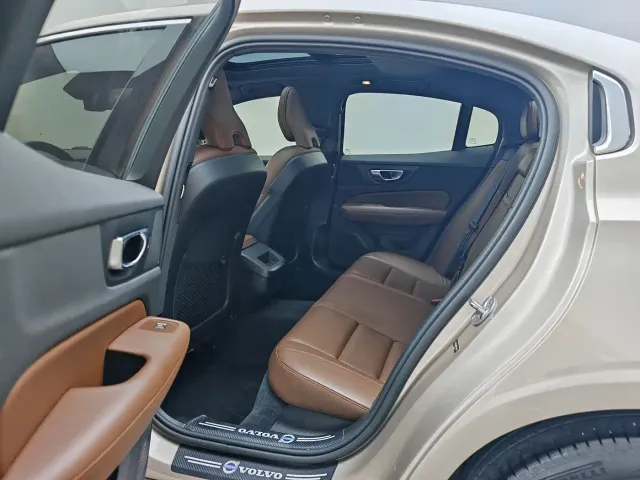 Volvo S60 — Фото автомобиля 17