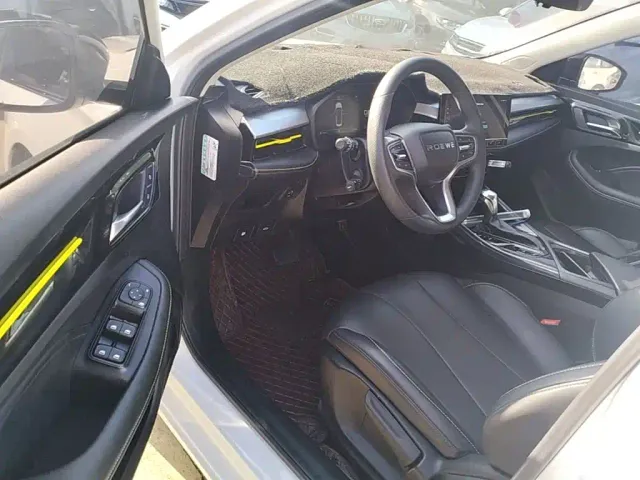 Roewe i5 — Фото автомобиля 15
