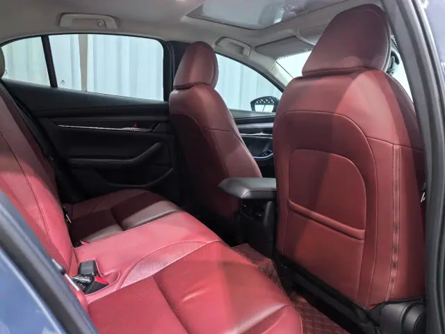 Mazda Axela — Фото автомобиля 13