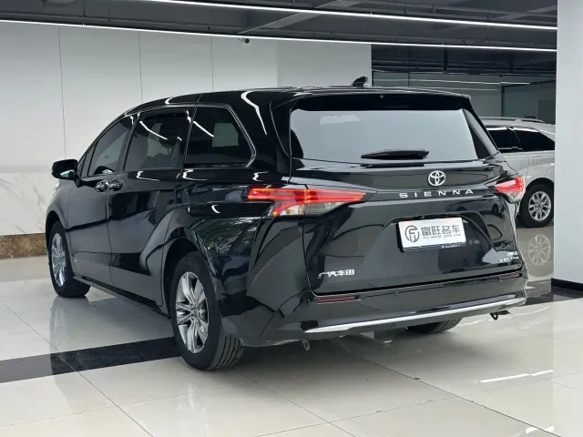 Toyota Sienna — Фото автомобиля 22