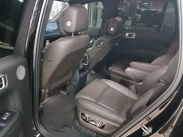 Li Auto L8 — Фото автомобиля 16