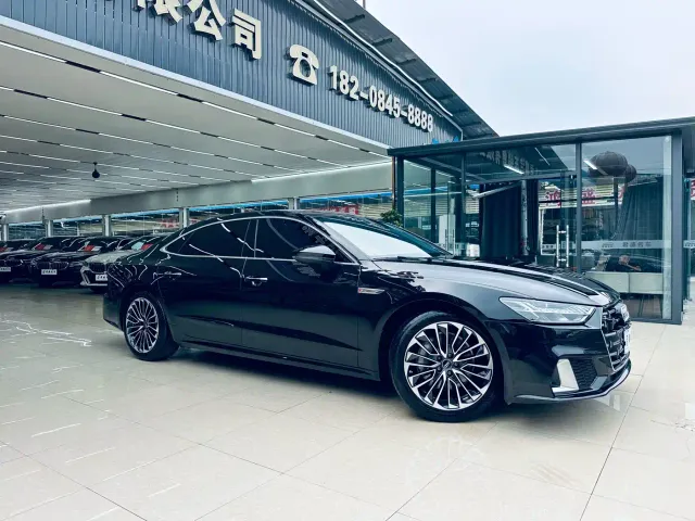 Audi A7L — Фото автомобиля 2