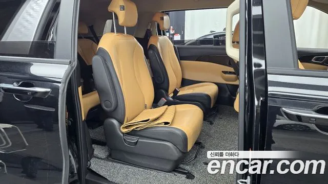 Kia Carnival Generation 4 — Фото автомобиля 12