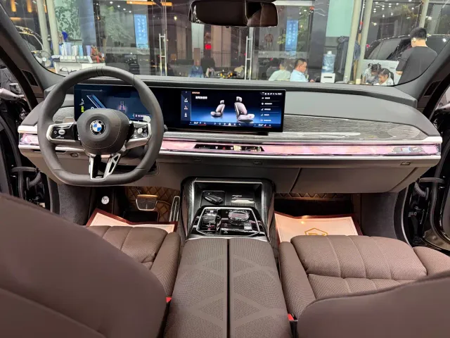 BMW 7 Series — Фото автомобиля 14