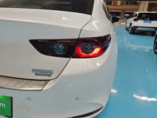 Mazda Axela — Фото автомобиля 7