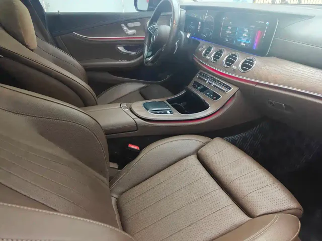 Mercedes-Benz E-Class — Фото автомобиля 8
