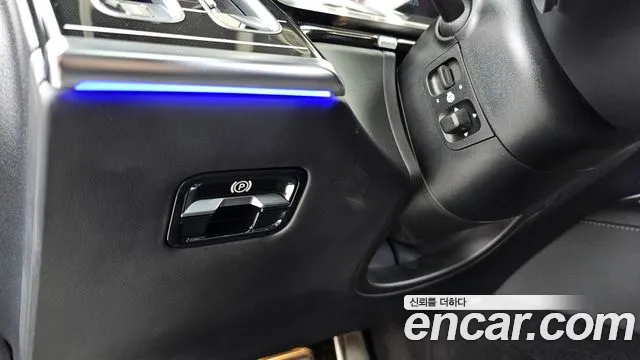 Mercedes-Benz S-Class — Фото автомобиля 25