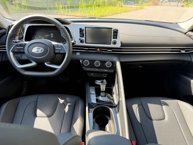 Hyundai Elantra — Фото автомобиля 13