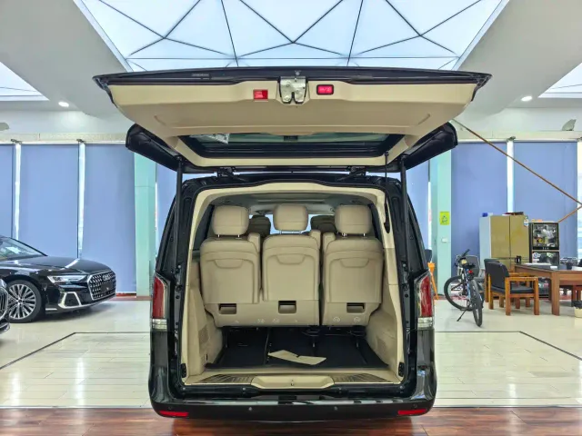 Mercedes-Benz V-Class — Фото автомобиля 17