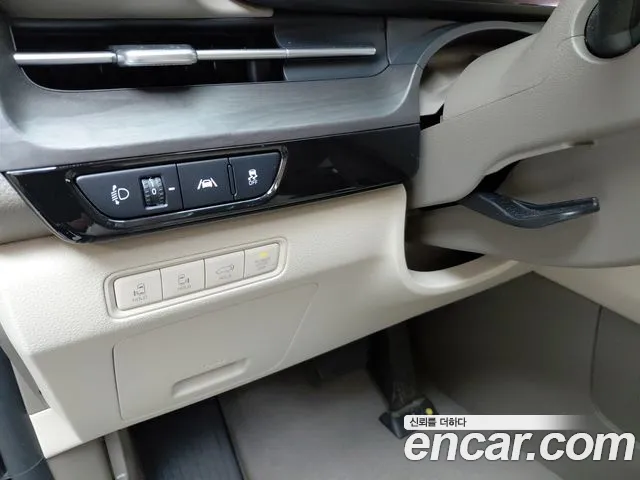 Kia Carnival Generation 4 — Фото автомобиля 28