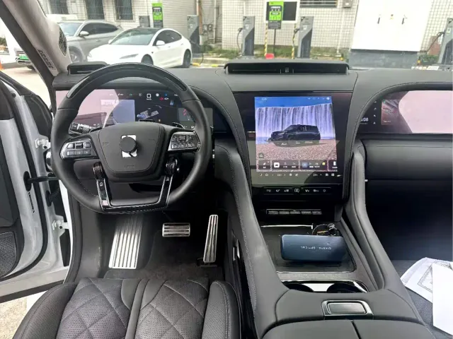 BYD U8 — Фото автомобиля 7