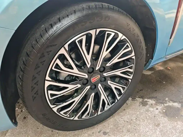 Hongqi Hongqi H5 2023 1.5T HEV Smart Connect Flag Comfort — Фото автомобиля 22