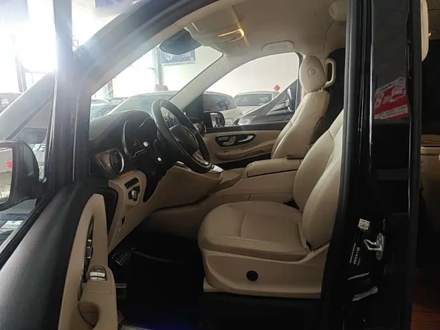 Mercedes-Benz V-Class — Фото автомобиля 14
