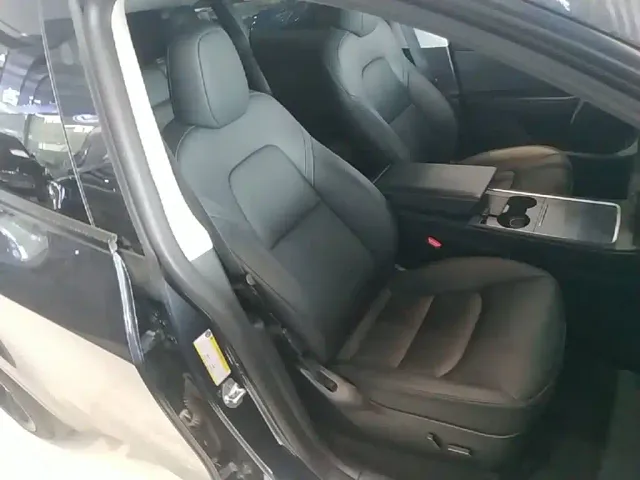 Tesla Model Y — Фото автомобиля 24