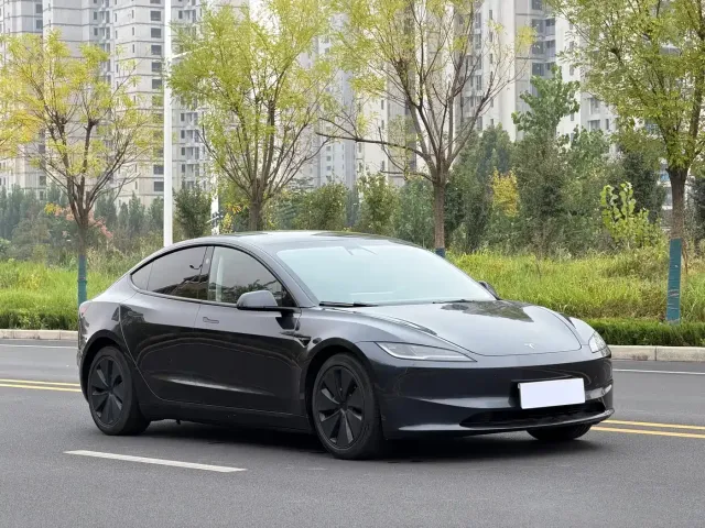 Tesla Model 3 — Фото автомобиля 3