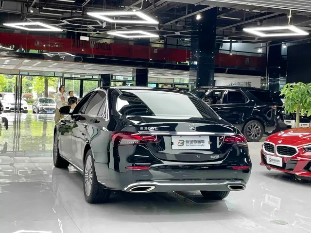 Mercedes-Benz E-Class — Фото автомобиля 11