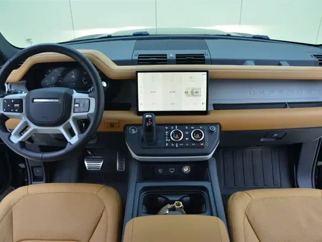 Land Rover Defender — Фото автомобиля 6