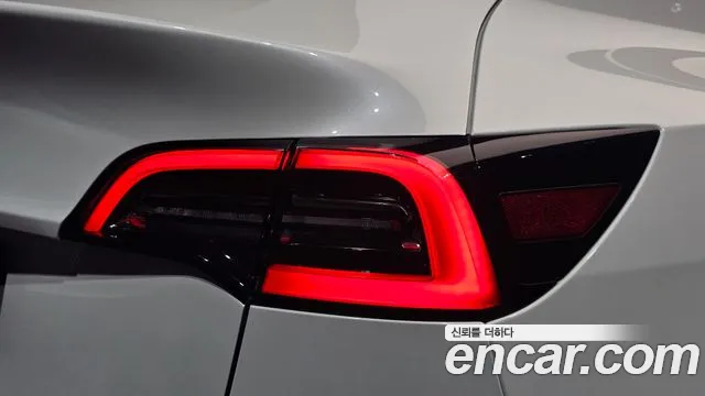Tesla Model Y — Фото автомобиля 8