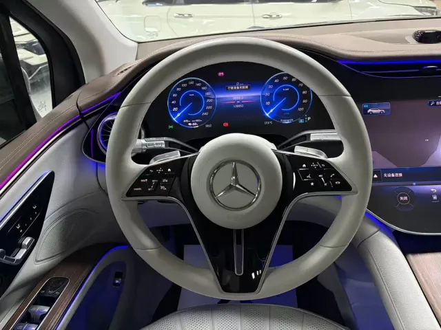 Mercedes-Benz EQS SUV — Фото автомобиля 8