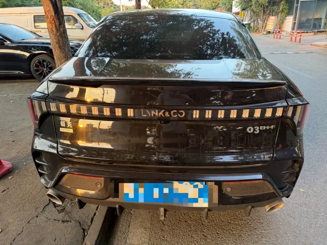 Lynk & Co 03 — Фото автомобиля 4