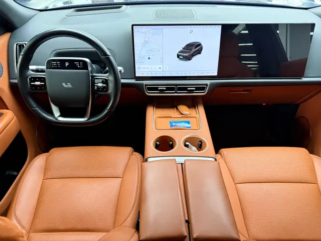 Li Auto L8 — Фото автомобиля 5