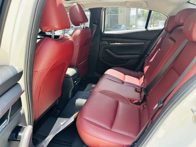 Mazda Axela — Фото автомобиля 12