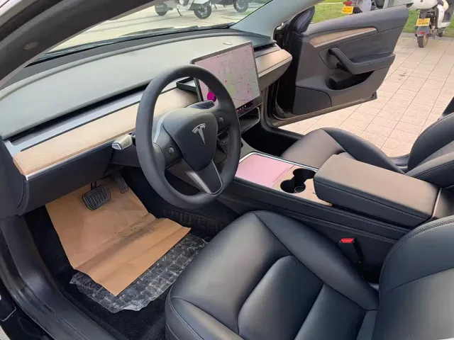 Tesla Model 3 — Фото автомобиля 17