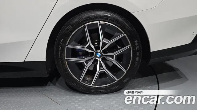 BMW 5 Series G60 — Фото автомобиля 21