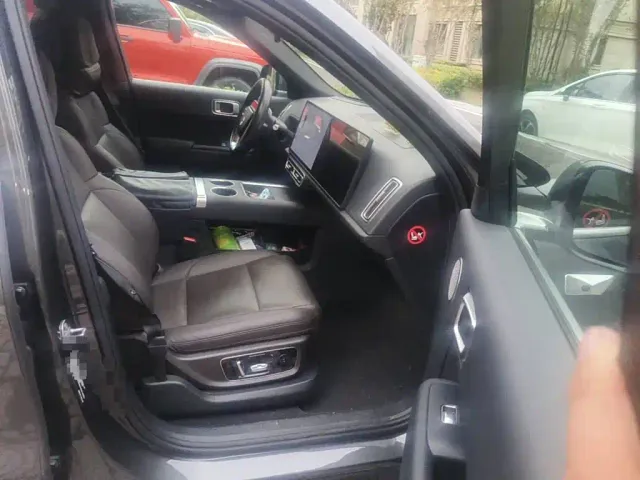 Li Auto L8 — Фото автомобиля 10