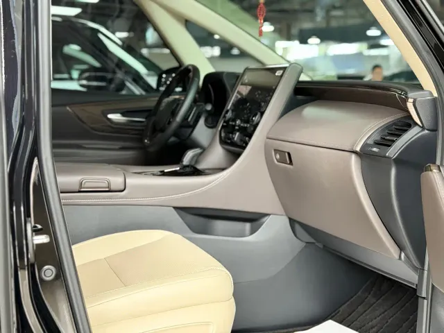 Toyota Alphard — Фото автомобиля 12