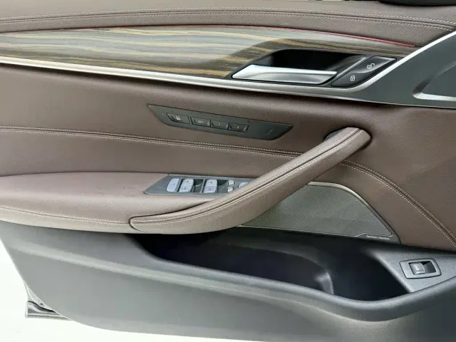BMW 5 Series — Фото автомобиля 15